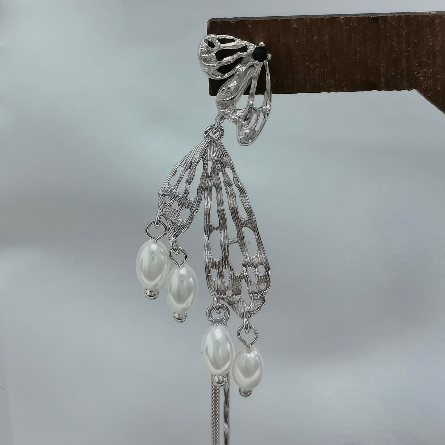 Papillon Nocturne Ear Cuff