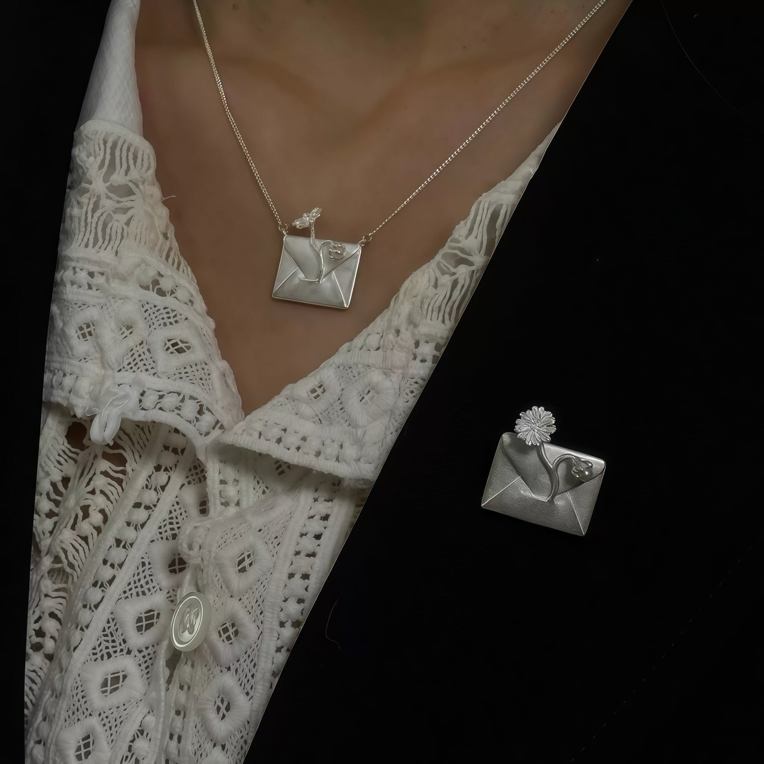 Necklaces & Brooches