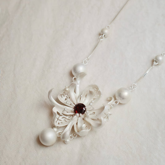 Poetic Bloom Necklace – Silver Floral Pendant with Drops
