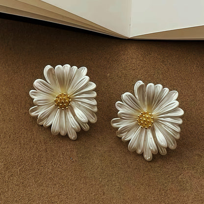 Sunlit Daisy Earrings