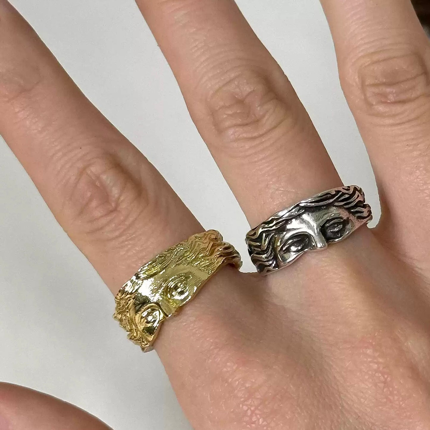 Venus Eyes Ring – Adjustable Goddess-Inspired Sculpture Ring