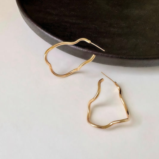 Sculptural Gold Hoop Earrings – Modern Elegance Meets Minimalist Design