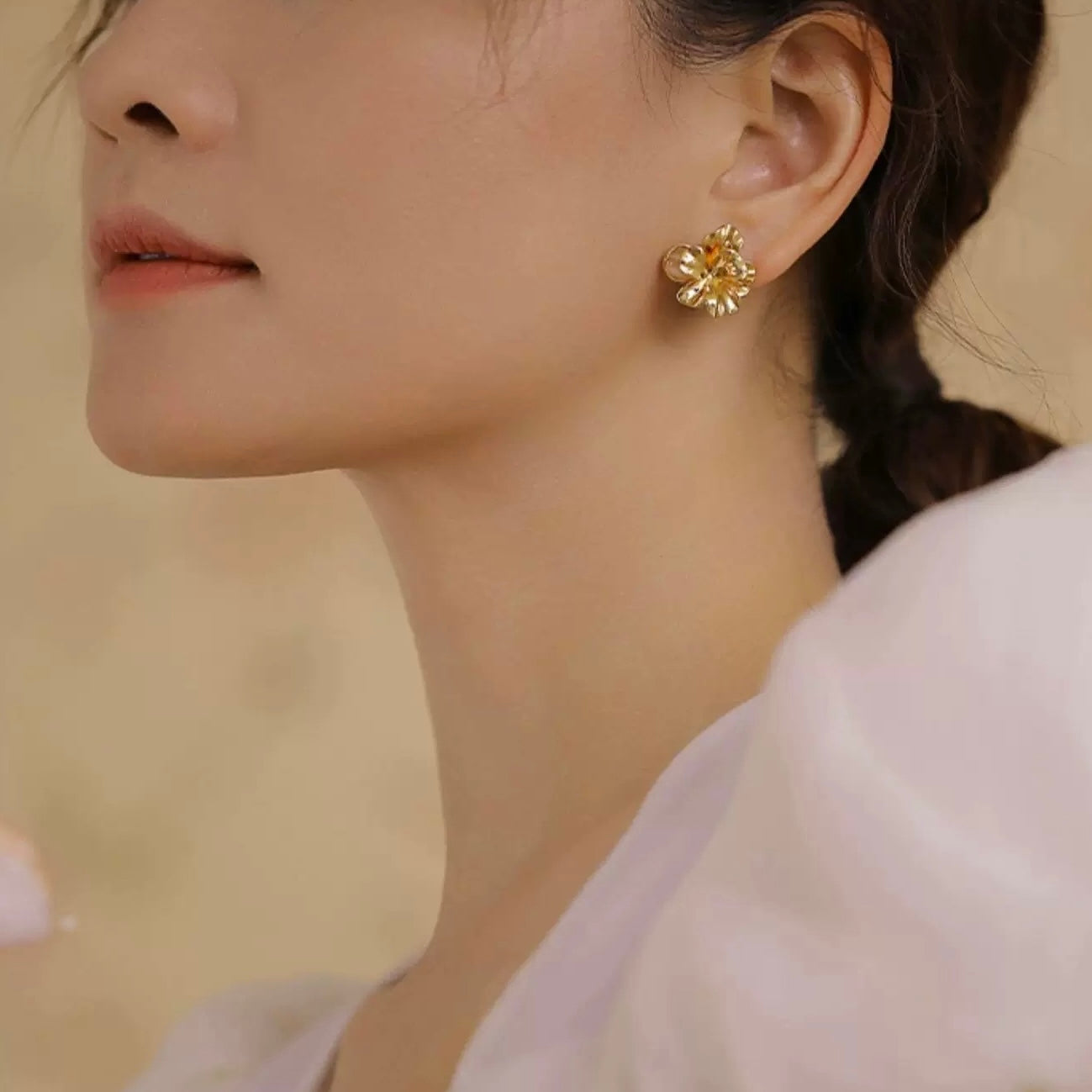 Blomstrende guldblomst ørestikker