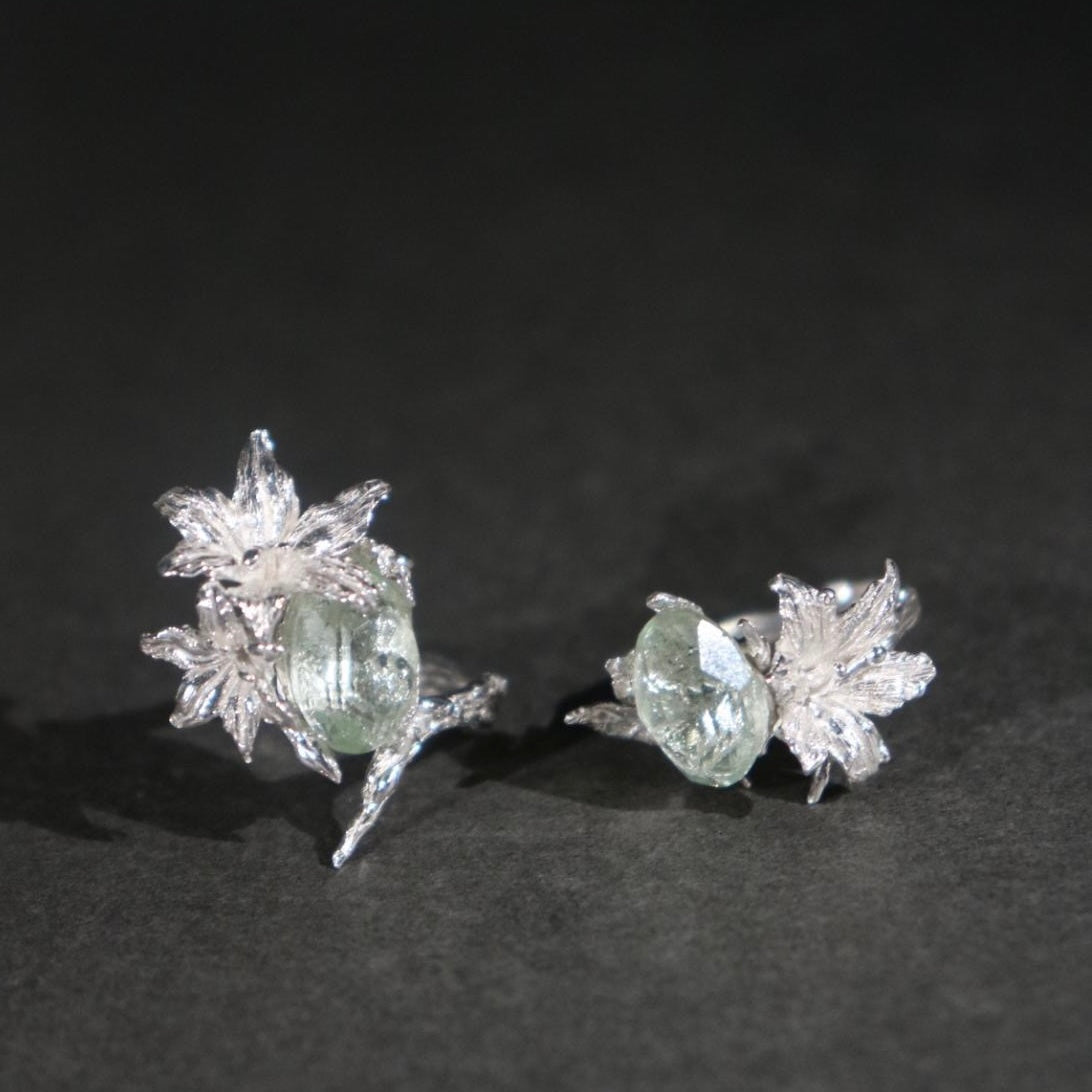 Dewdrop Lily Ring – Silver & Green Amethyst