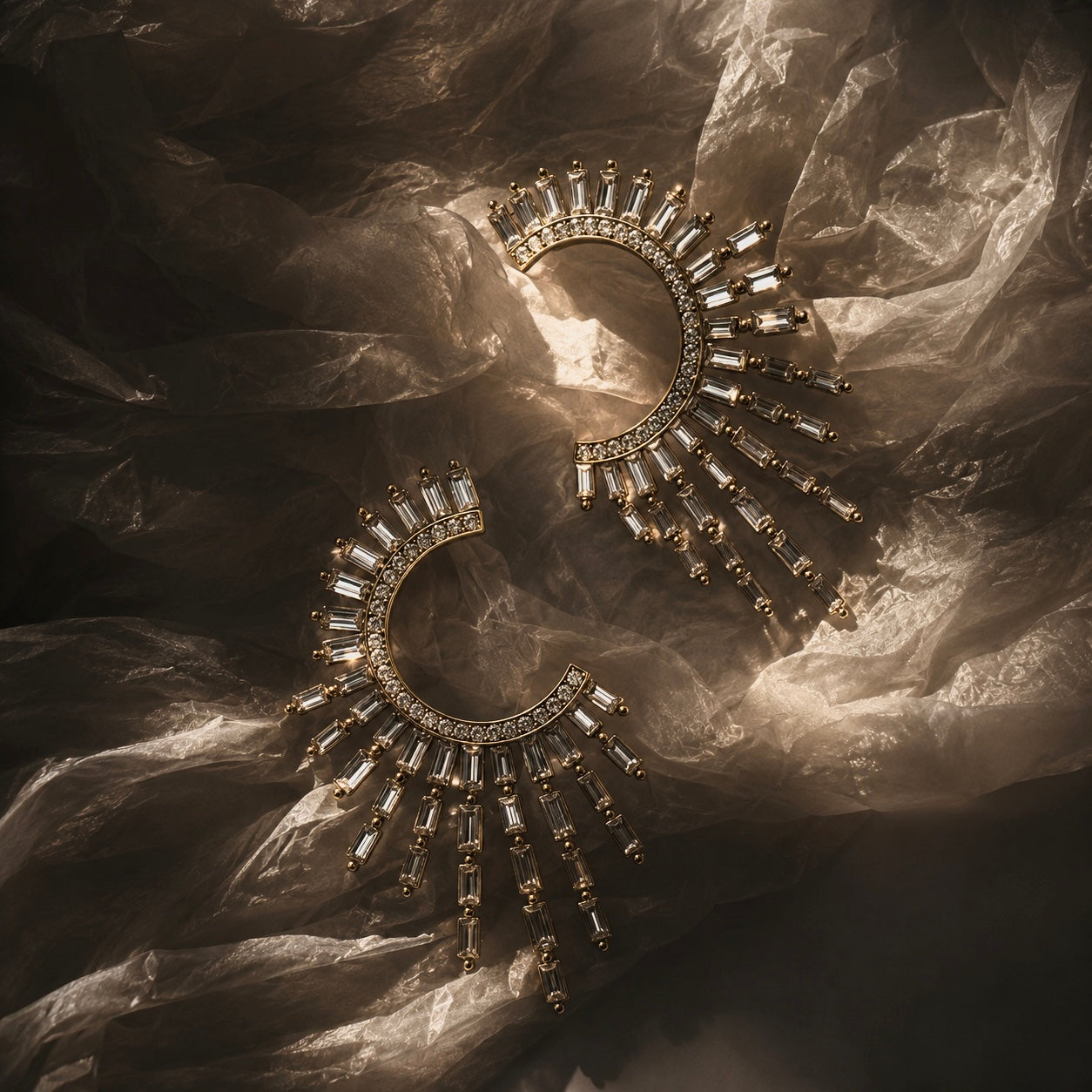 Devine Galaxy Øreringe – Solinspirerede Guld &amp; Krystal Statement Hoops