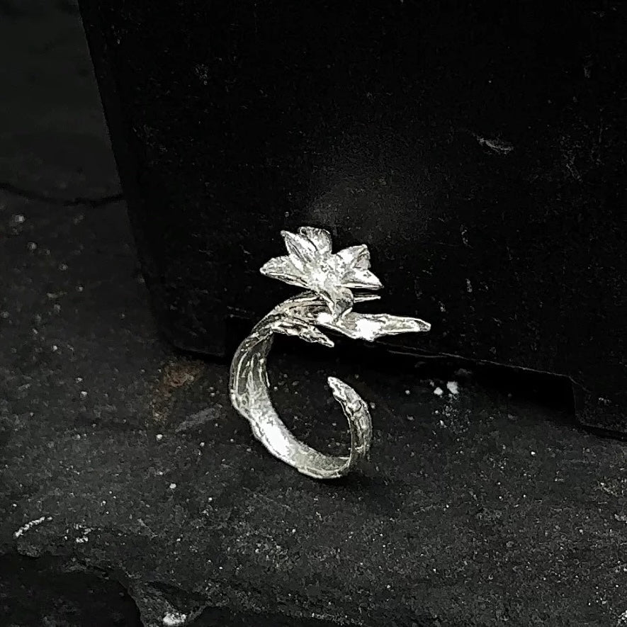 Narcissus Bloom Pinky Ring