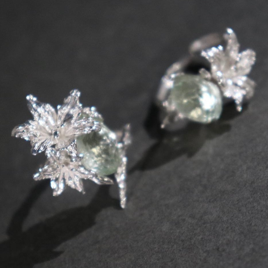 Dewdrop Lily Ring – Silver & Green Amethyst