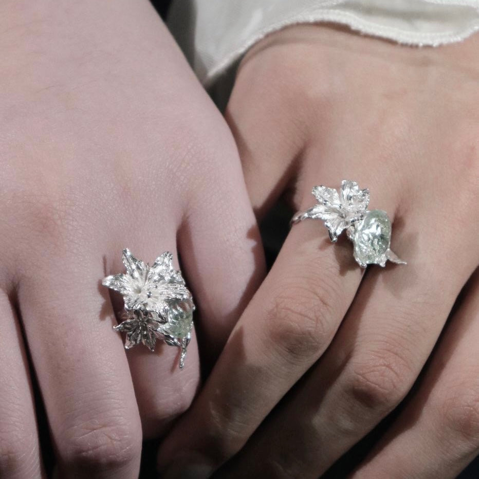 Dewdrop Lily Ring – Silver & Green Amethyst