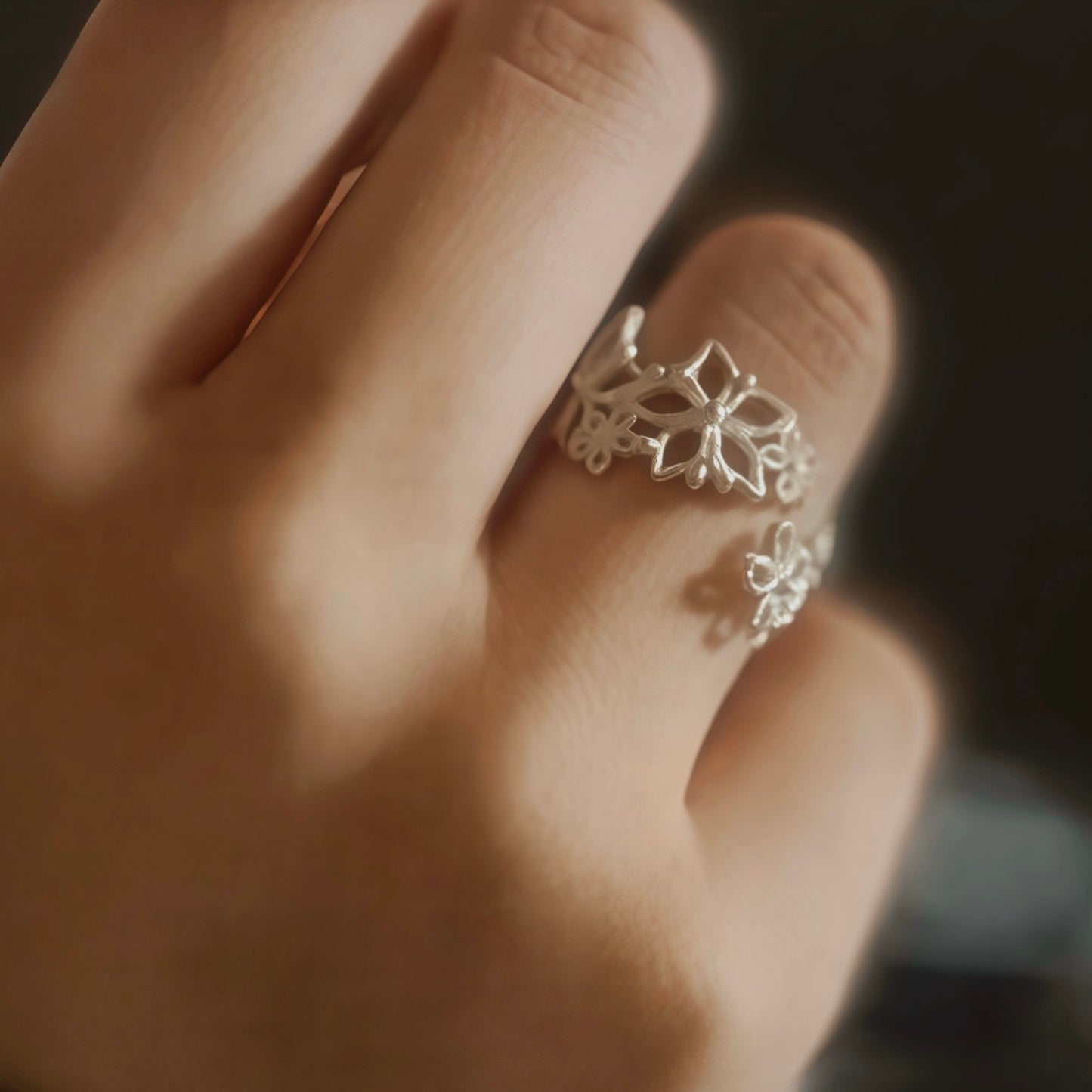 Floral Lace Silver Ring – Surrounded by Blossoms Every Day