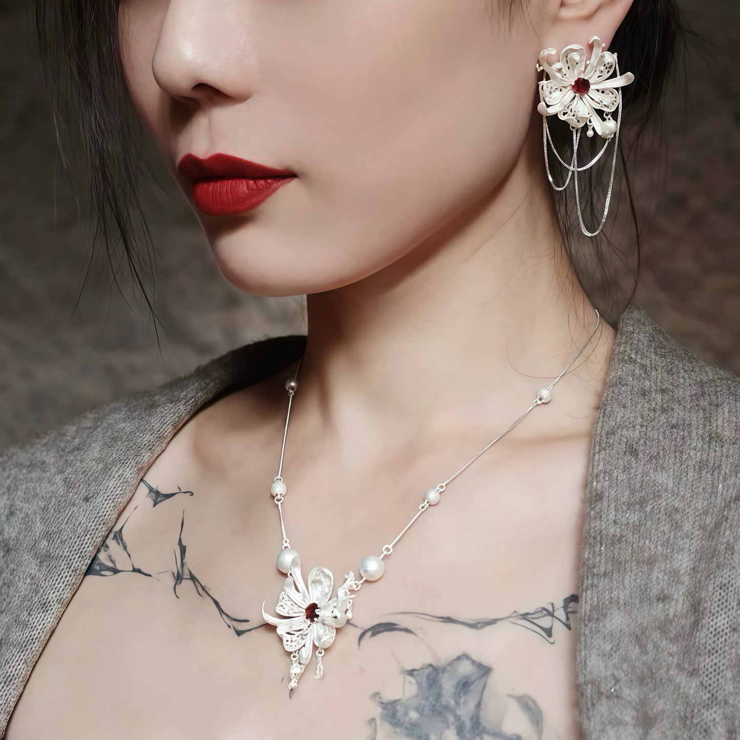 Poetic Bloom Necklace – Silver Floral Pendant with Drops