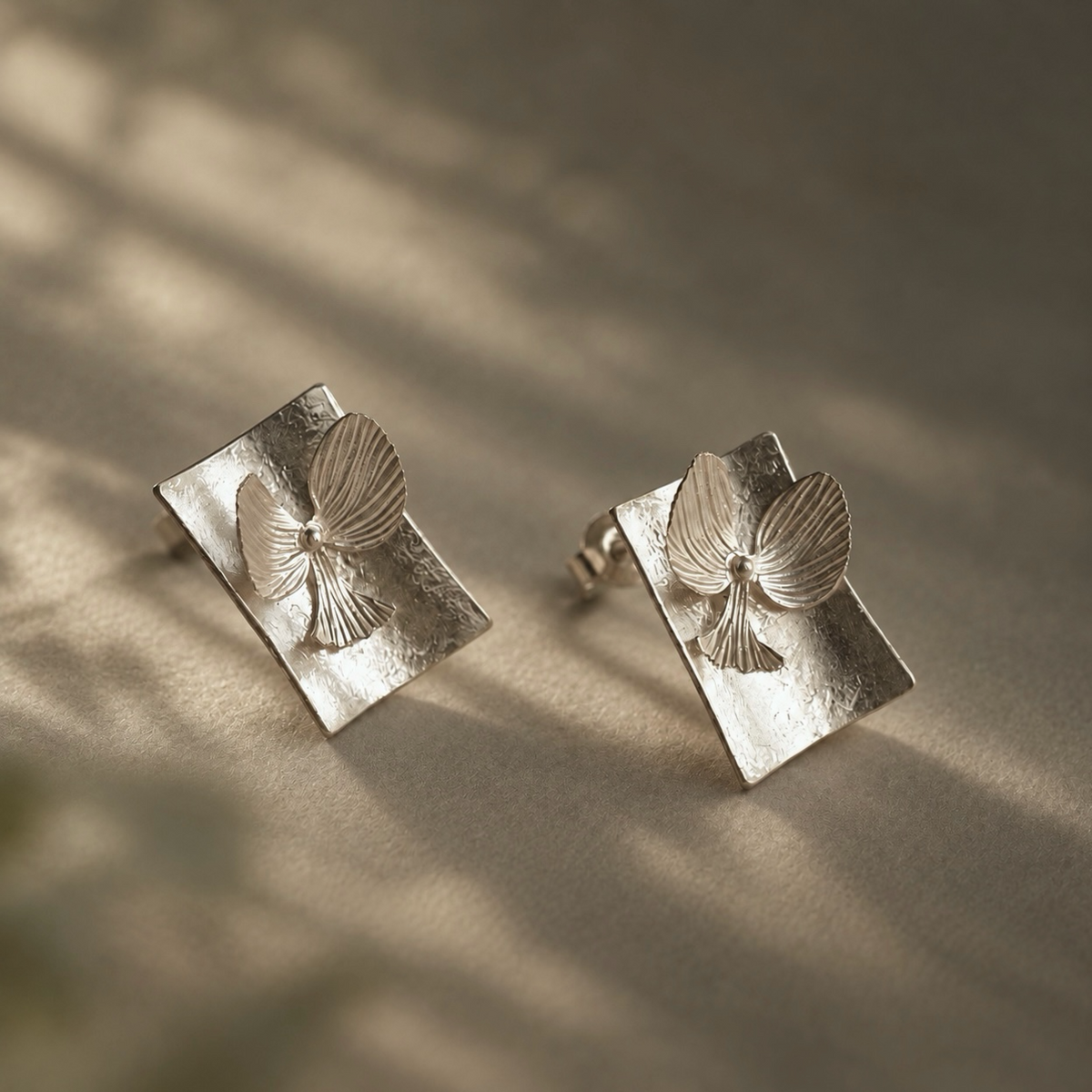 The Art of Both Earrings (2-in-1 Style)