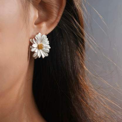 Sunlit Daisy Earrings