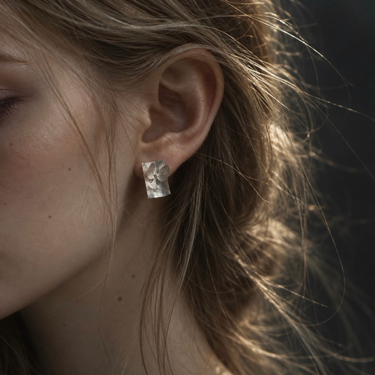 The Art of Both Earrings (2-in-1 Style)