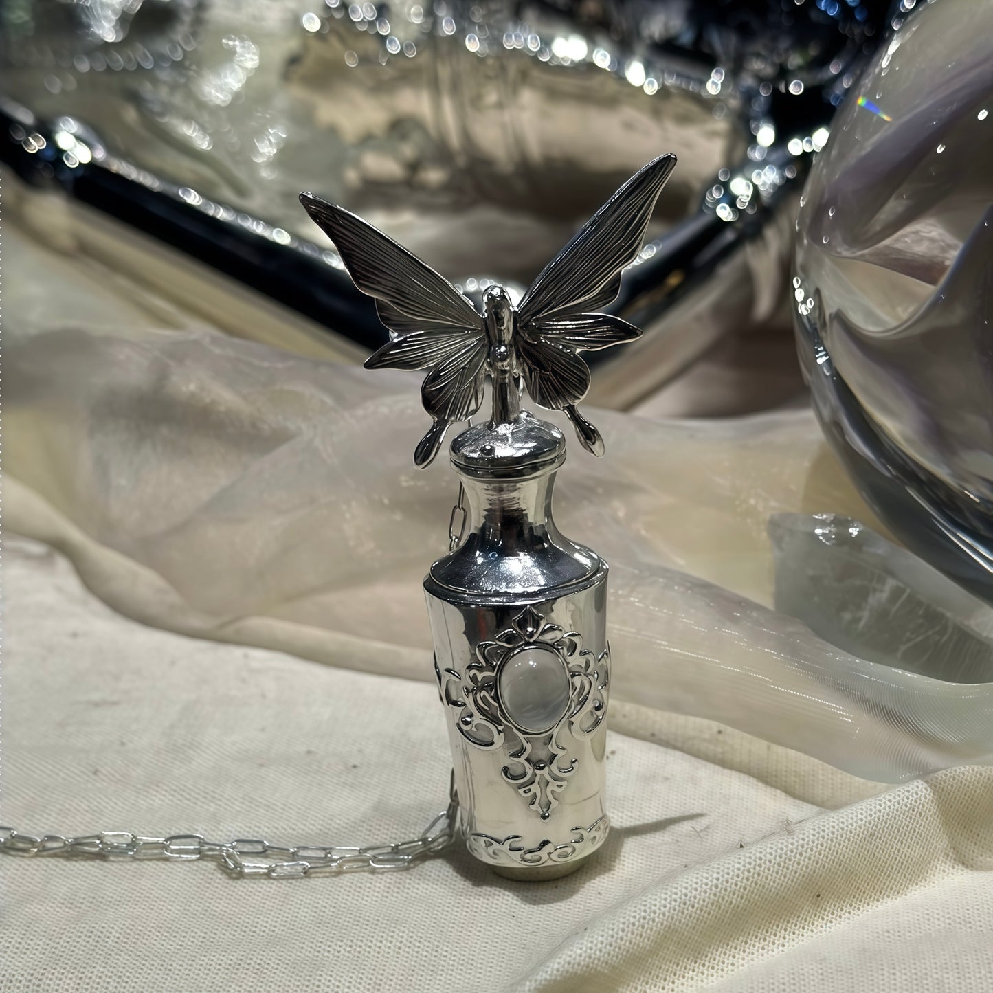 Metamorphosis No.2 – Elixir & Light