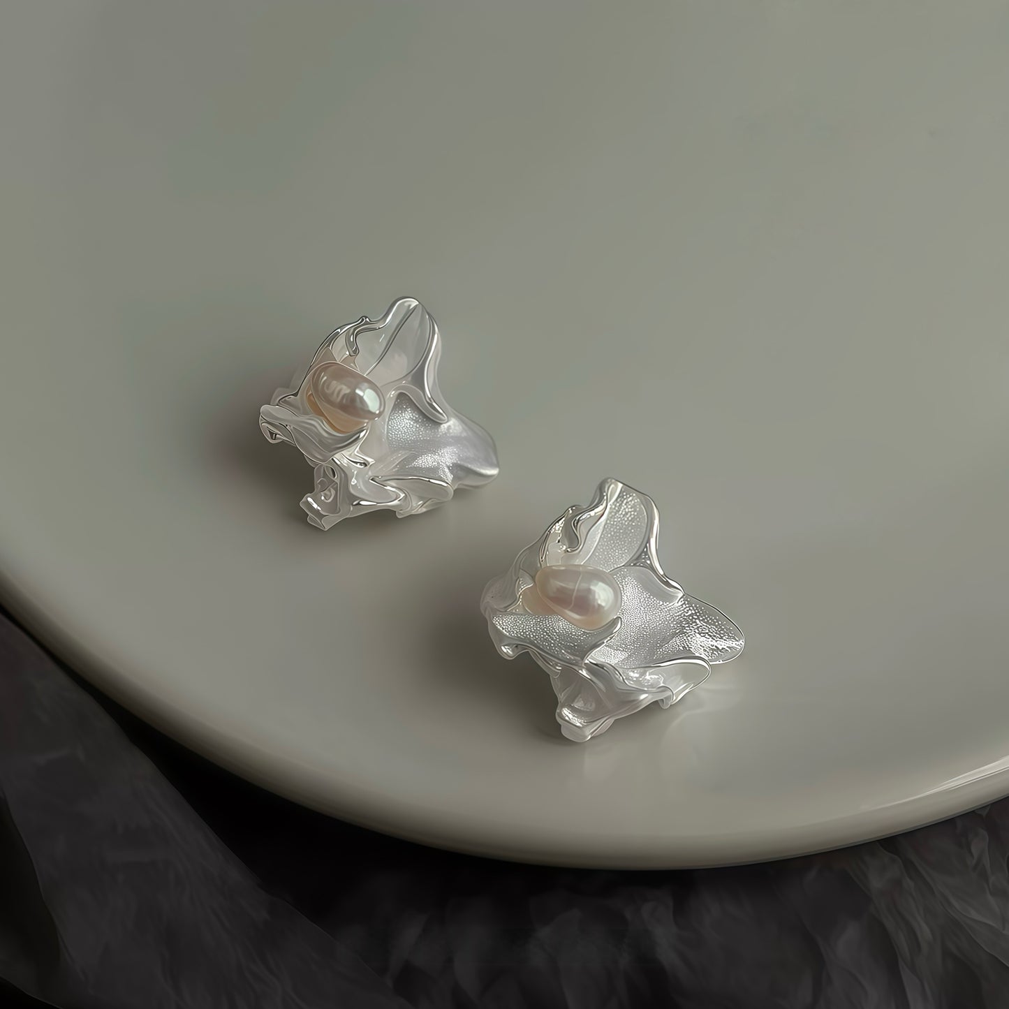 Elemental Texture Pearl Stud Earrings