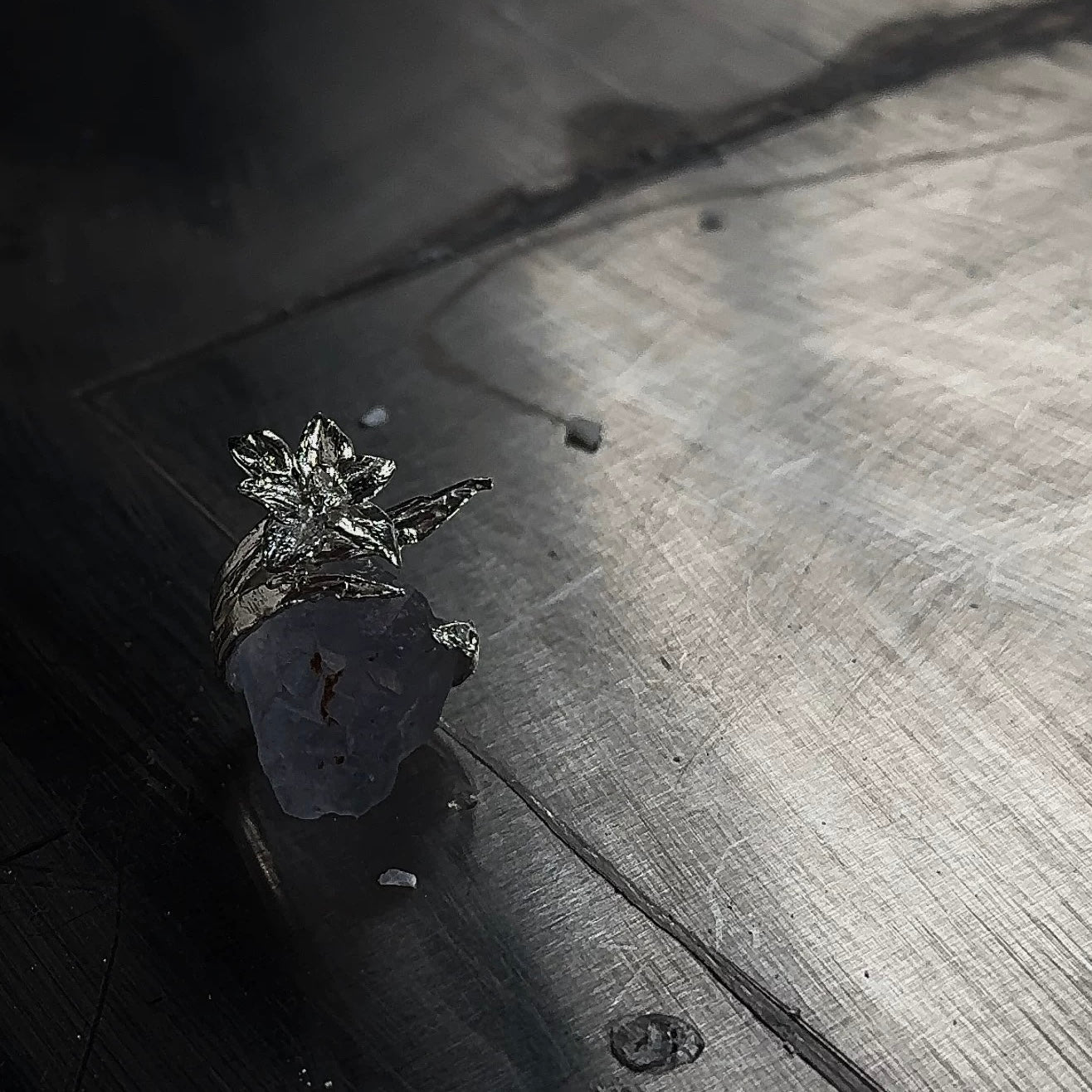 Narcissus Bloom Pinky Ring