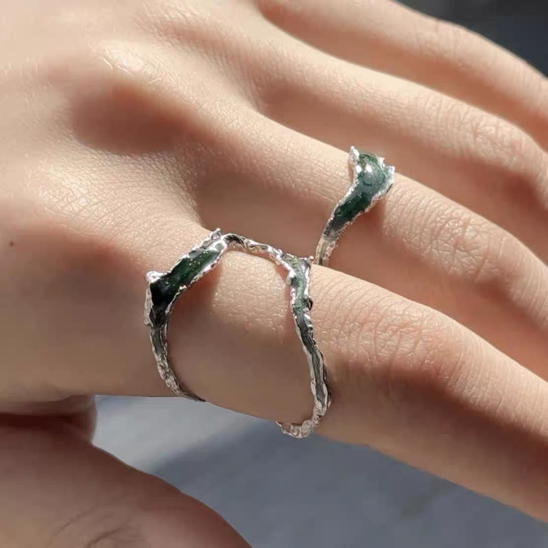 Sølvring med flydende flod – Håndlavet organisk design