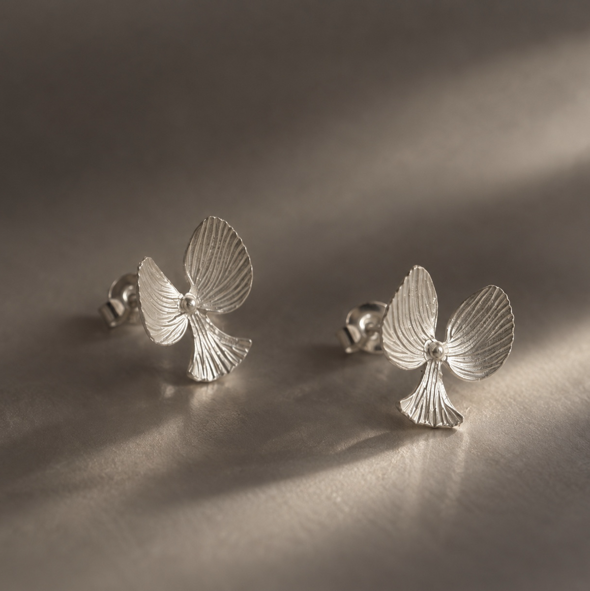 The Art of Both Earrings (2-in-1 Style)