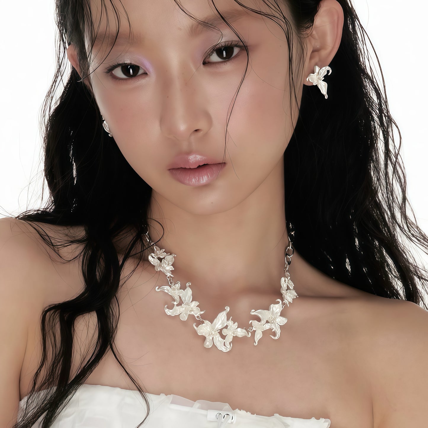 White Iris Reverie Necklace (15-Day Craft)