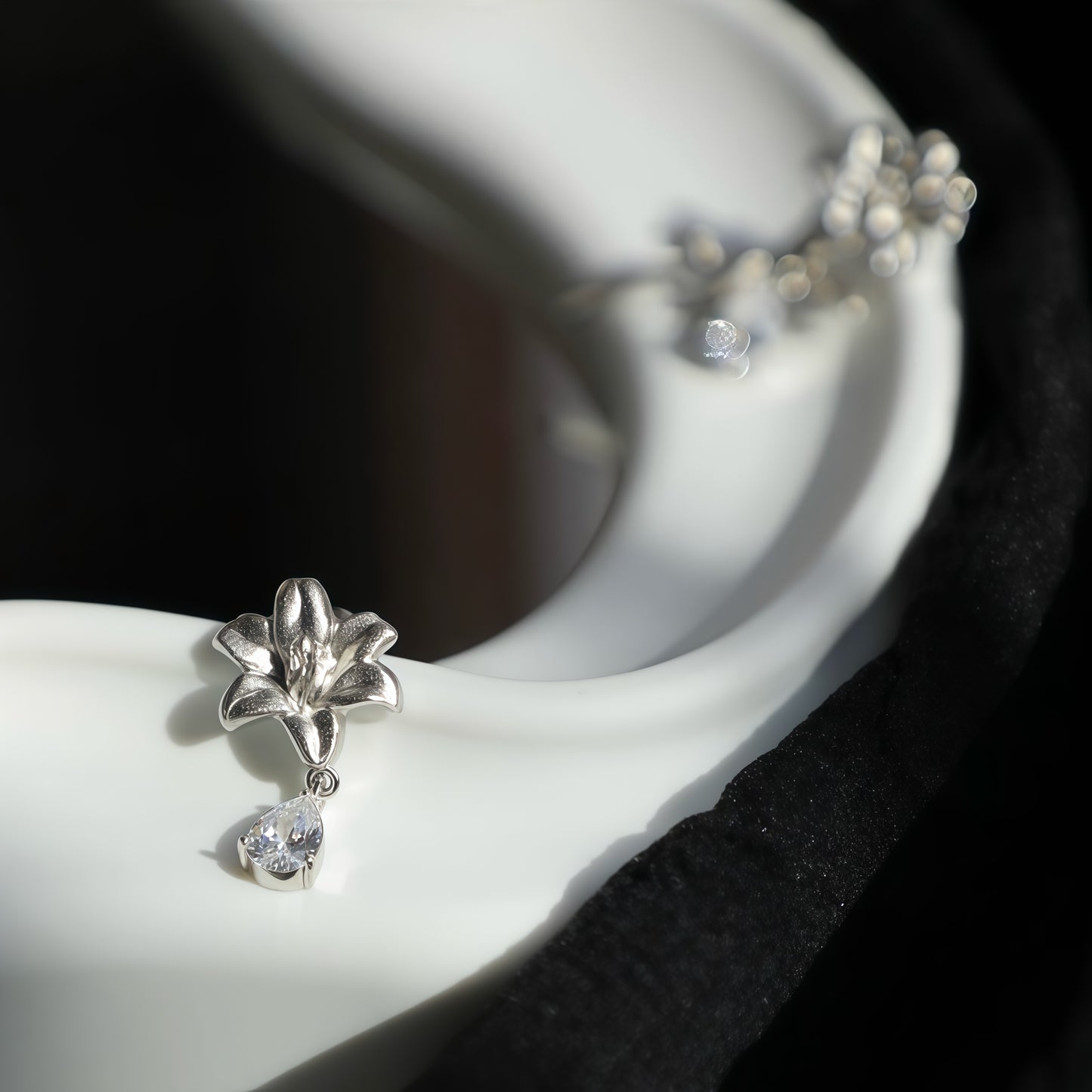 Lily Drift Earrings (2-in-1 Style)