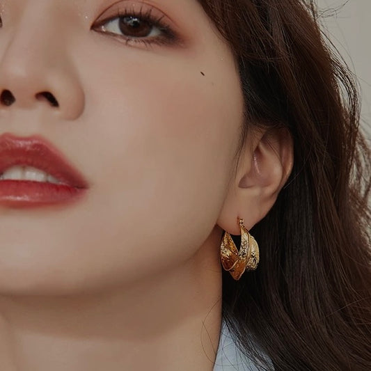 Golden Wave Hoop Earrings – Sculptural Elegance in Motion