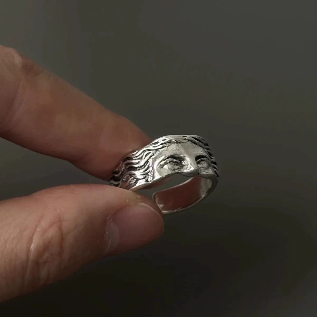 Venus Eyes Ring – Adjustable Goddess-Inspired Sculpture Ring