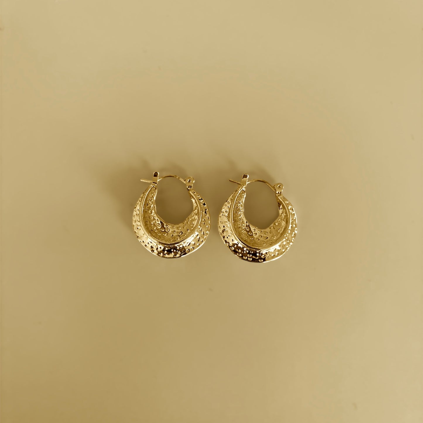 Golden Wave Hoop Earrings – Sculptural Elegance in Motion
