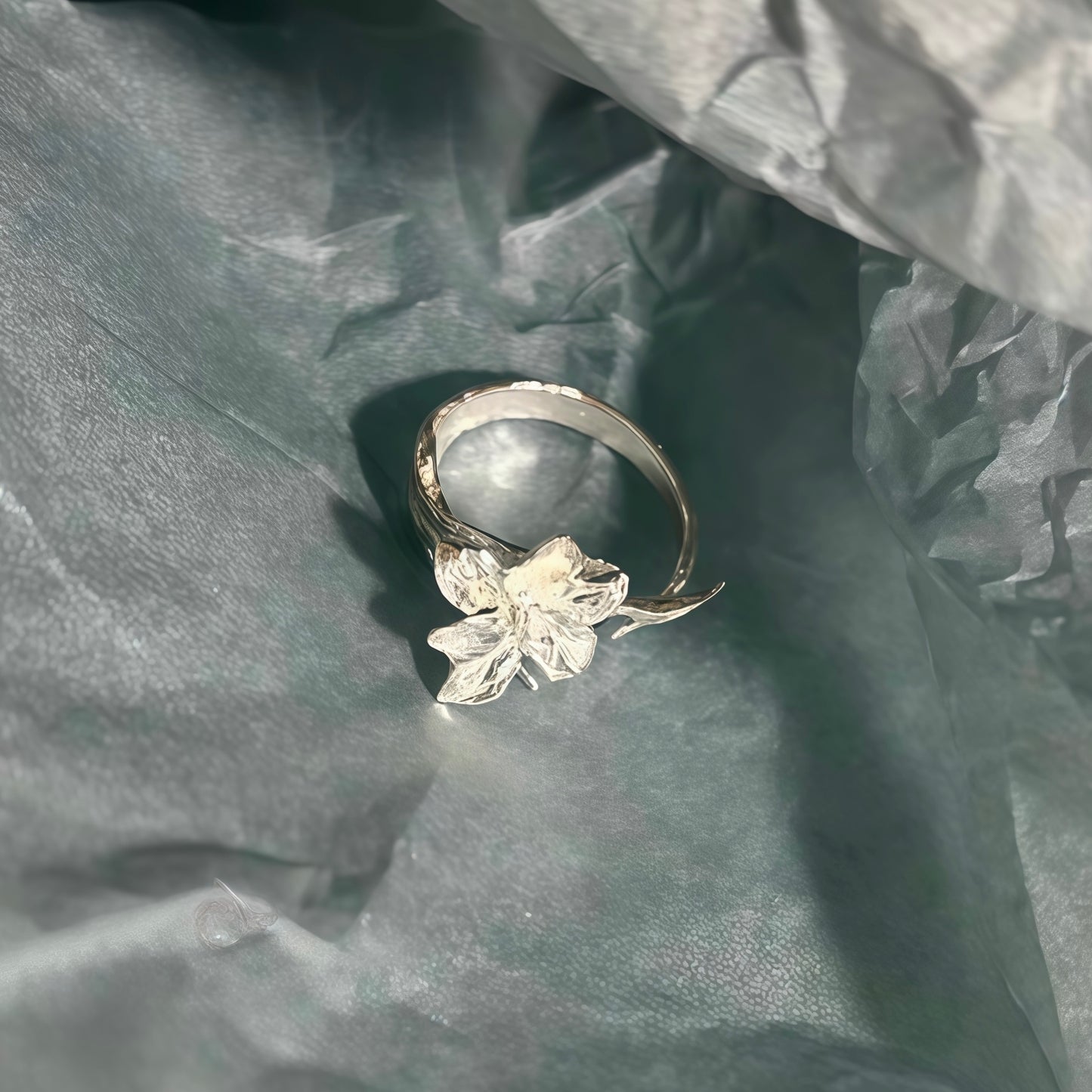 Narcissus Bloom Pinky Ring