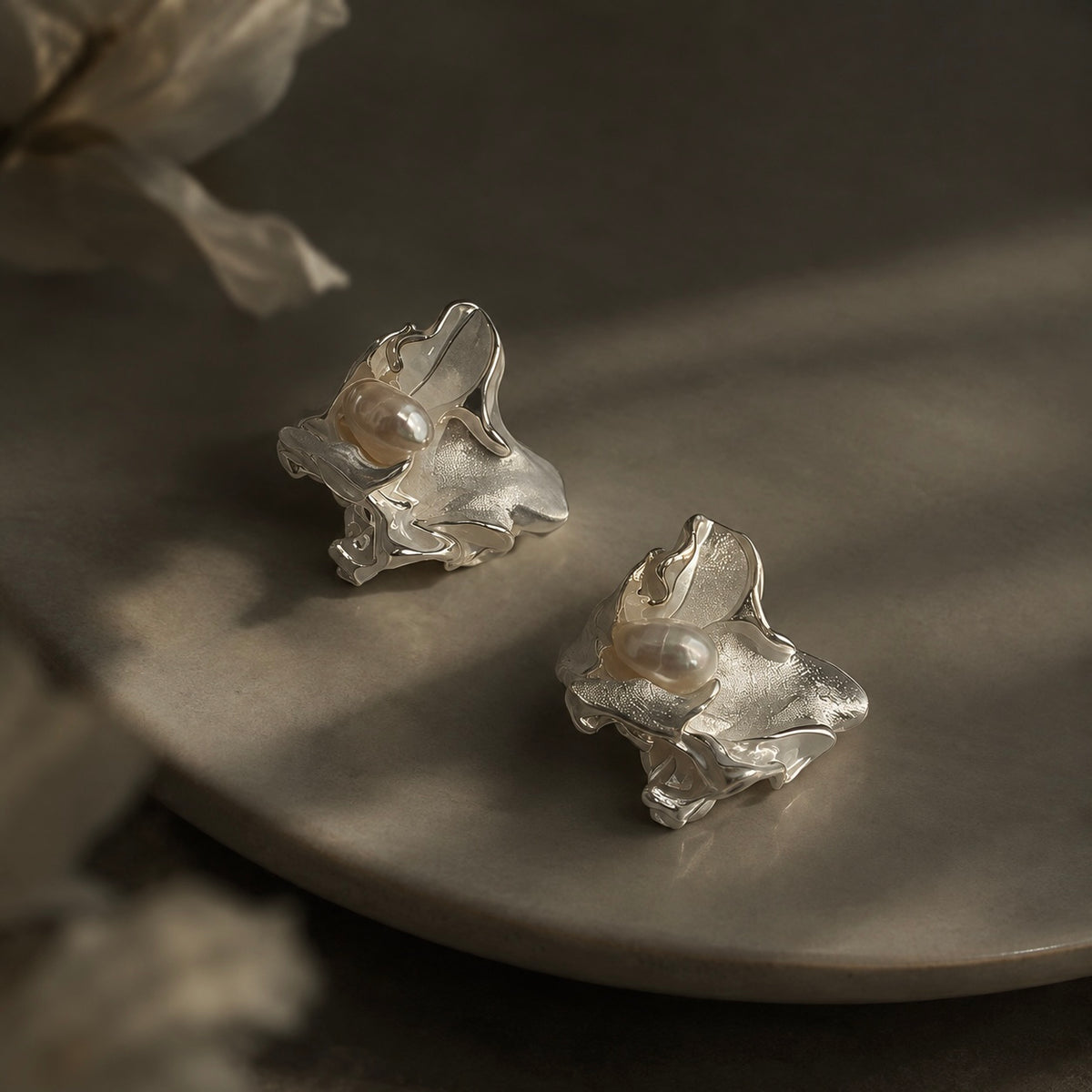 Elemental Texture Pearl Stud Earrings
