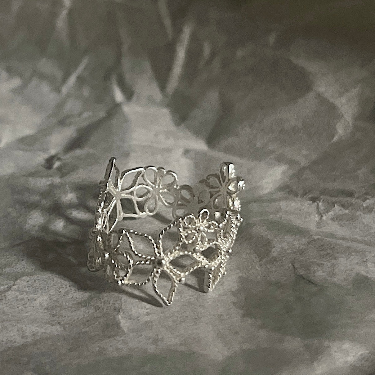 Floral Lace Silver Ring – Surrounded by Blossoms Every Day