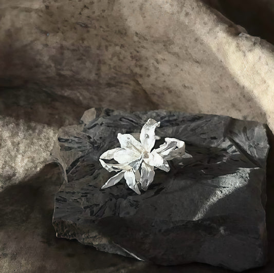 Eternal Lily Ring – Sculptural Floral Statement in Silver