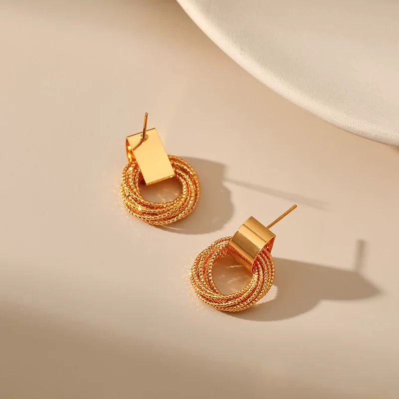 Circle Dance Earrings – A Rhythmic Play of Light and Form