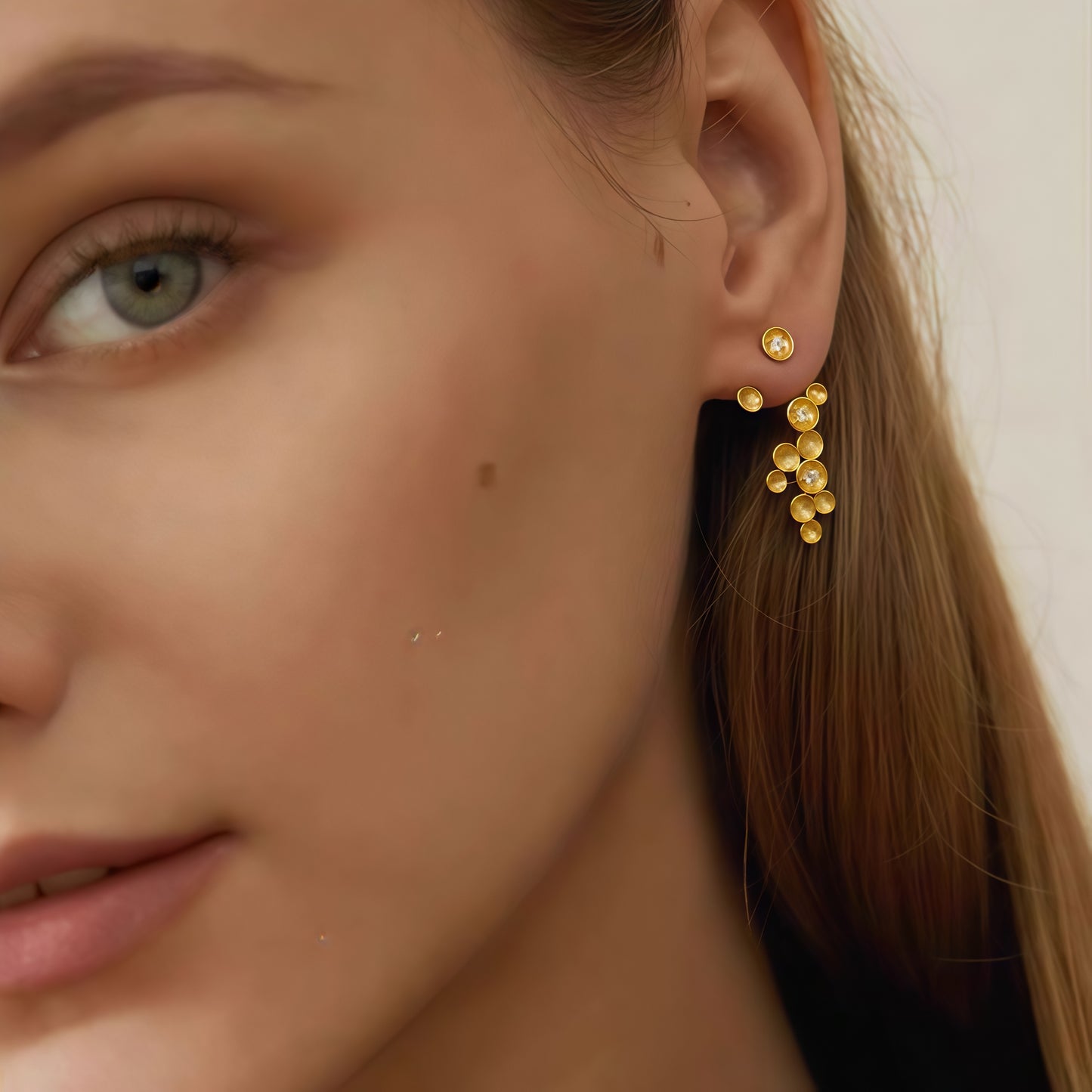 Cluster Drop Earrings – Sculptural Elegance with a Sparkling Twist (2-in-1 Style)