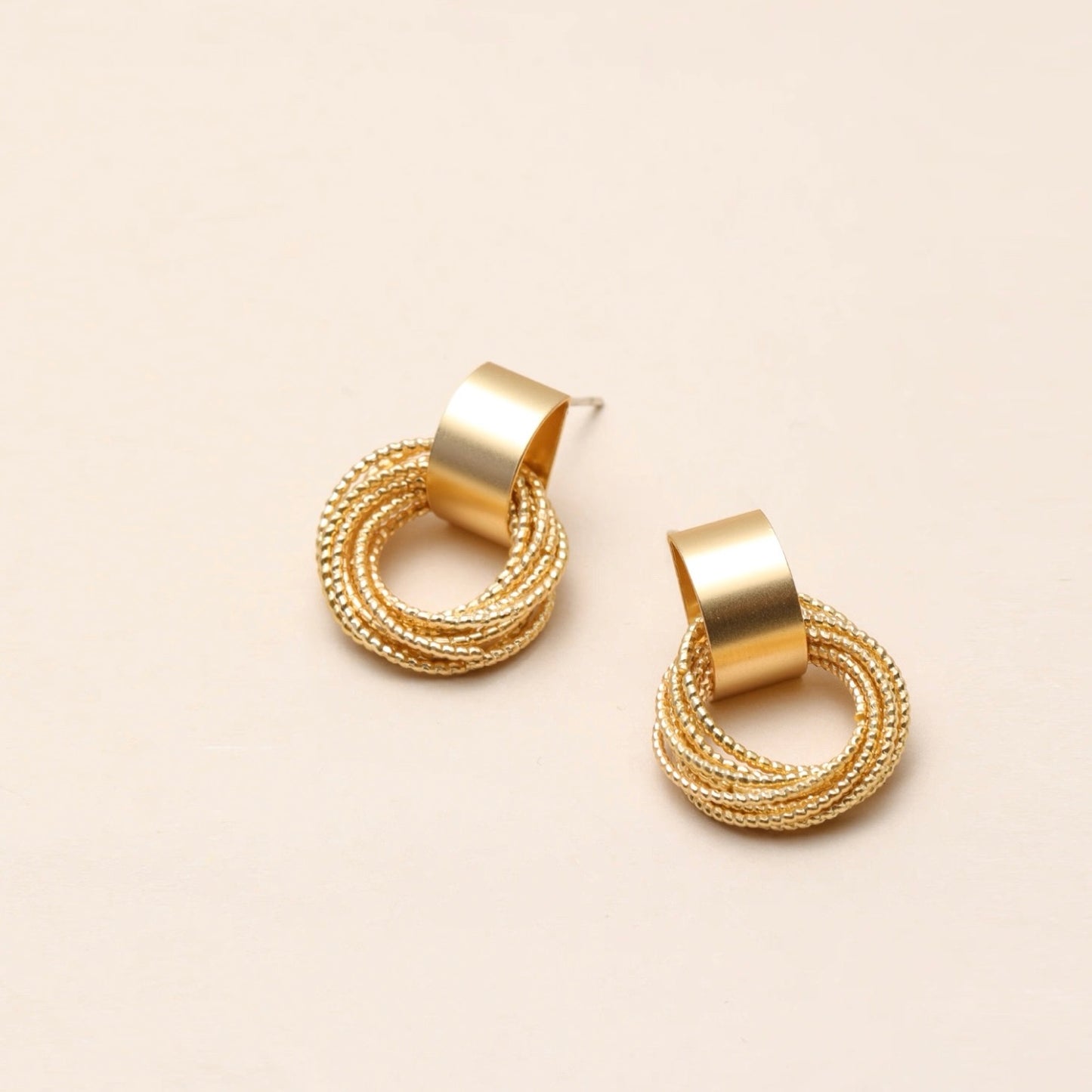 Circle Dance Earrings – A Rhythmic Play of Light and Form